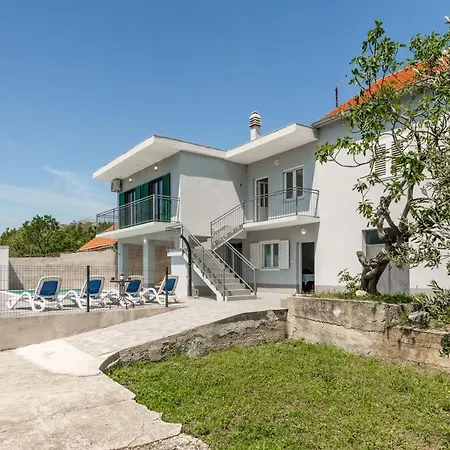 Vacation House With The Pool Near River Cetina * Čisla