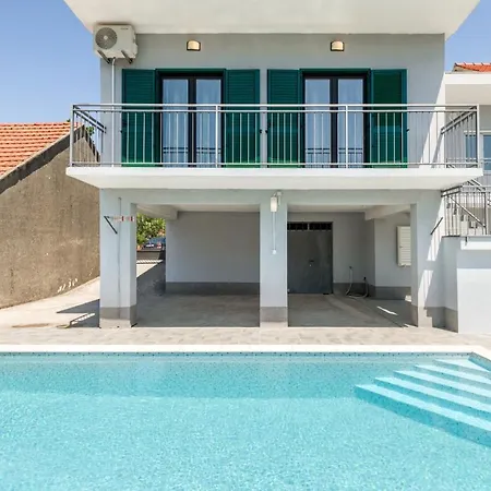 Vacation House With The Pool Near River Cetina Čisla