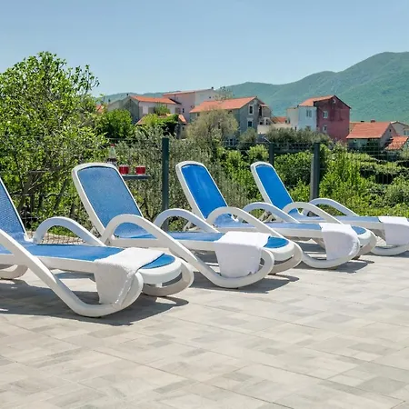 别墅 Vacation House With The Pool Near River Cetina *