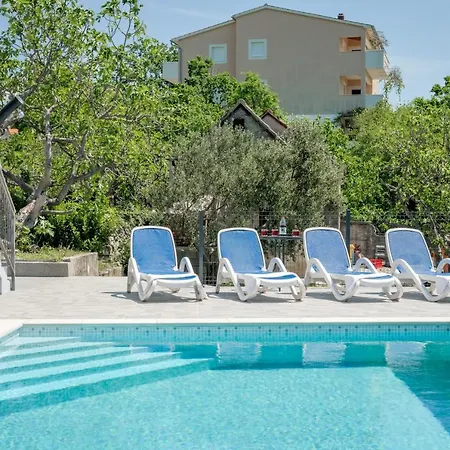 Vacation House With The Pool Near River Cetina 别墅