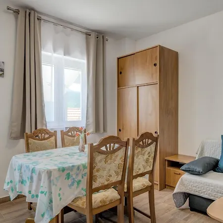 Vacation House With The Pool Near River Cetina 别墅 *