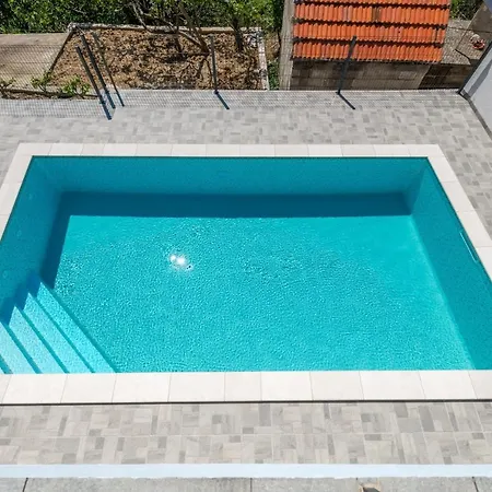 Vacation House With The Pool Near River Cetina Čisla