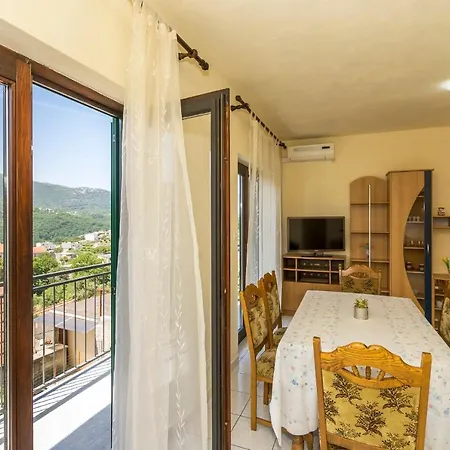 Vacation House With The Pool Near River Cetina 别墅 *