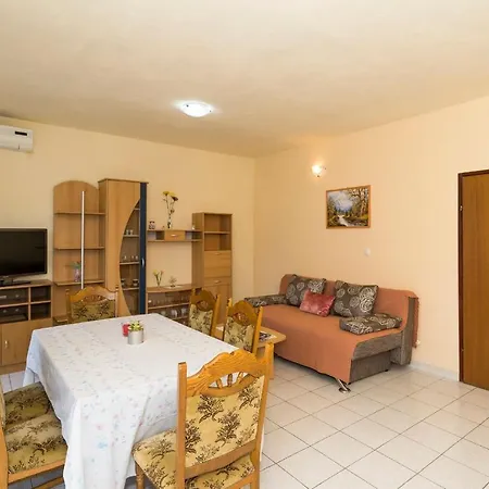Vacation House With The Pool Near River Cetina 别墅 *