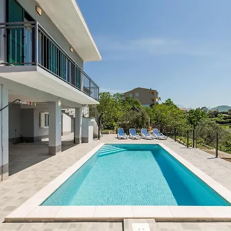 Vacation House With The Pool Near River Cetina *