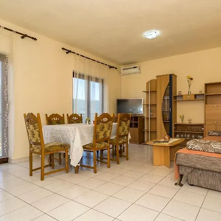 Vacation House With The Pool Near River Cetina